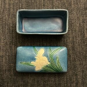 Vintage ceramic trinket box with lid , possibly Roseville